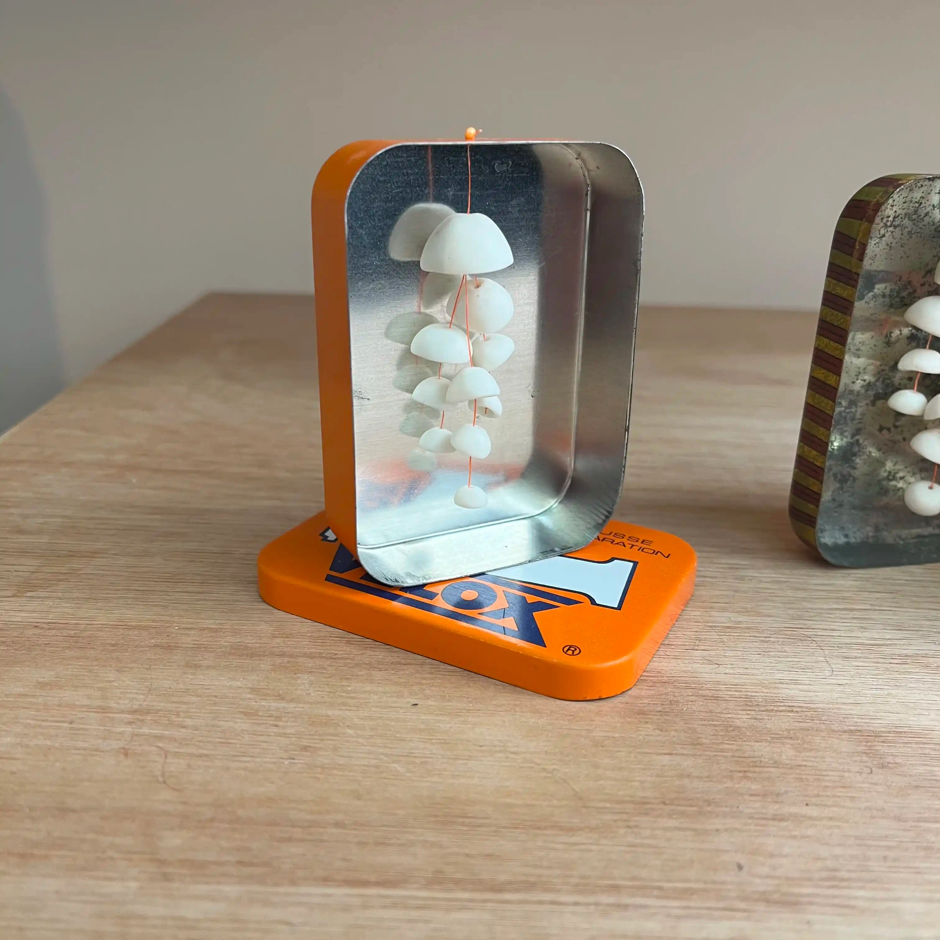 Petit mobiles dans boîtes