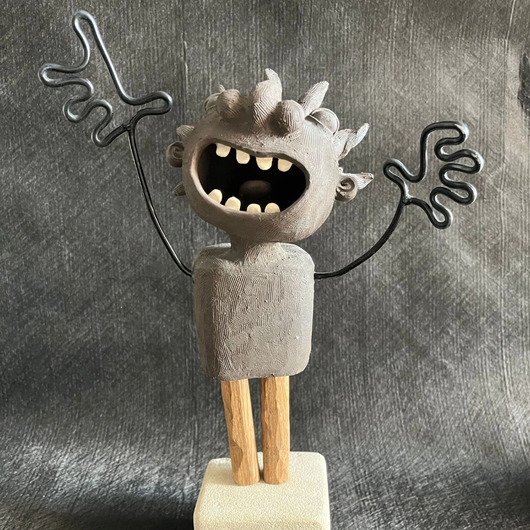 Sculpture modelée à la main en céramique de haute température