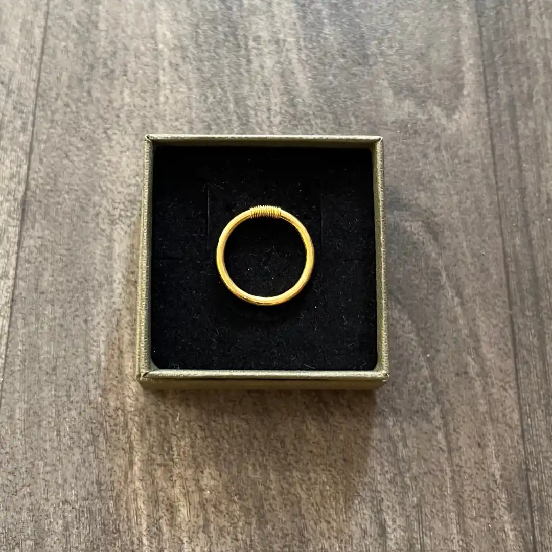 Bague en laiton épais avec canetille torsadée, plaquée or pour plus de durabilité