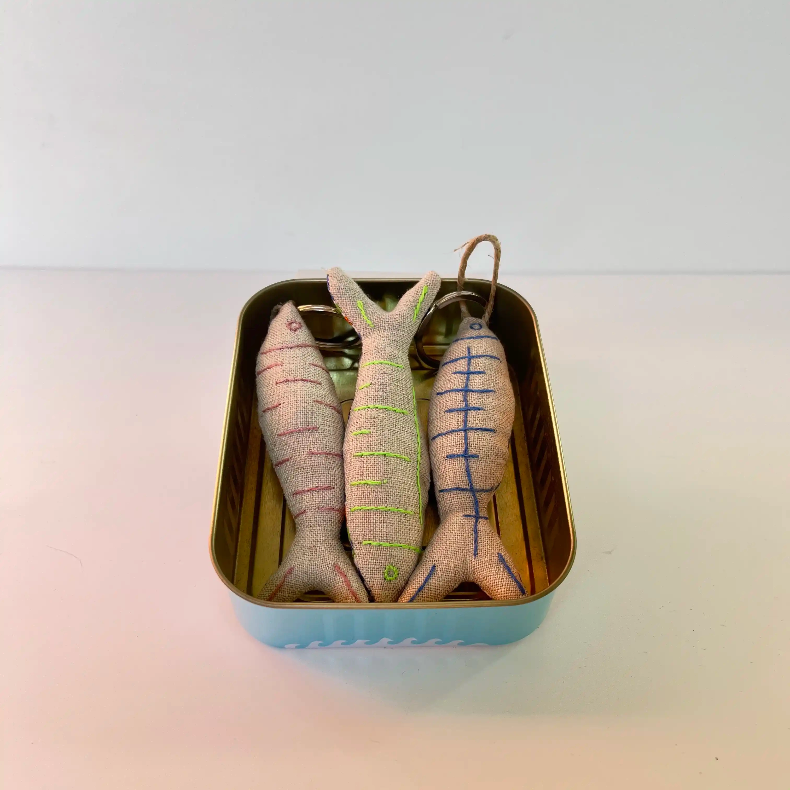 Portes-clés sardines réalisées à la main