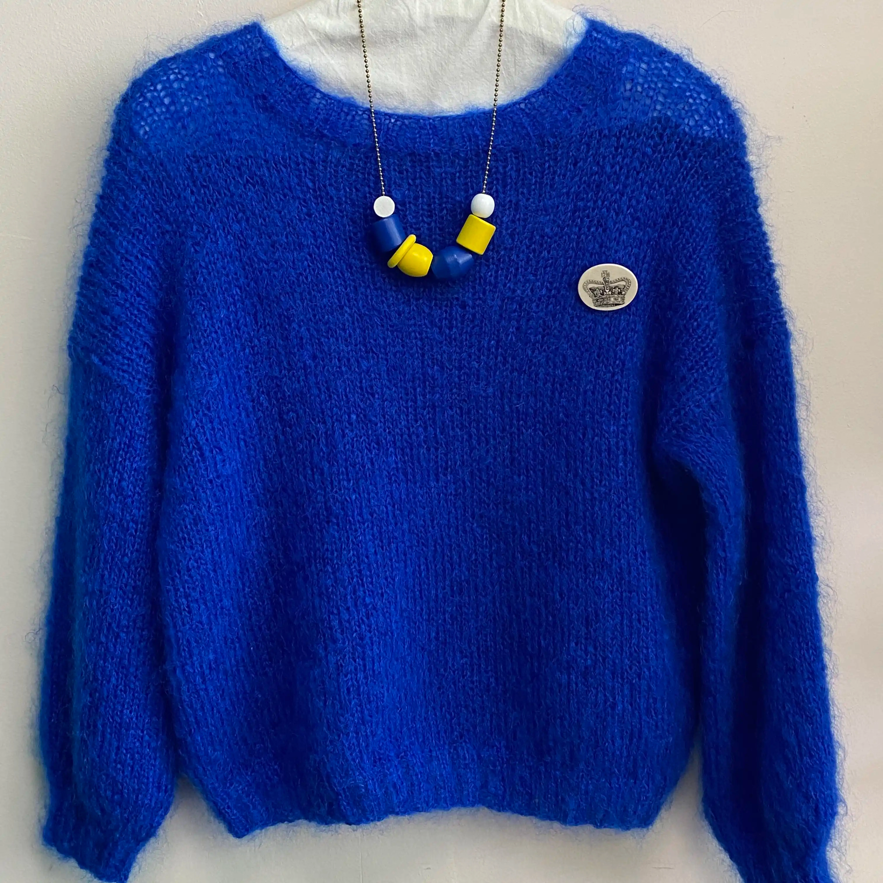 Pull adulte tricoté à la main avec une laine mohair. Taille unique