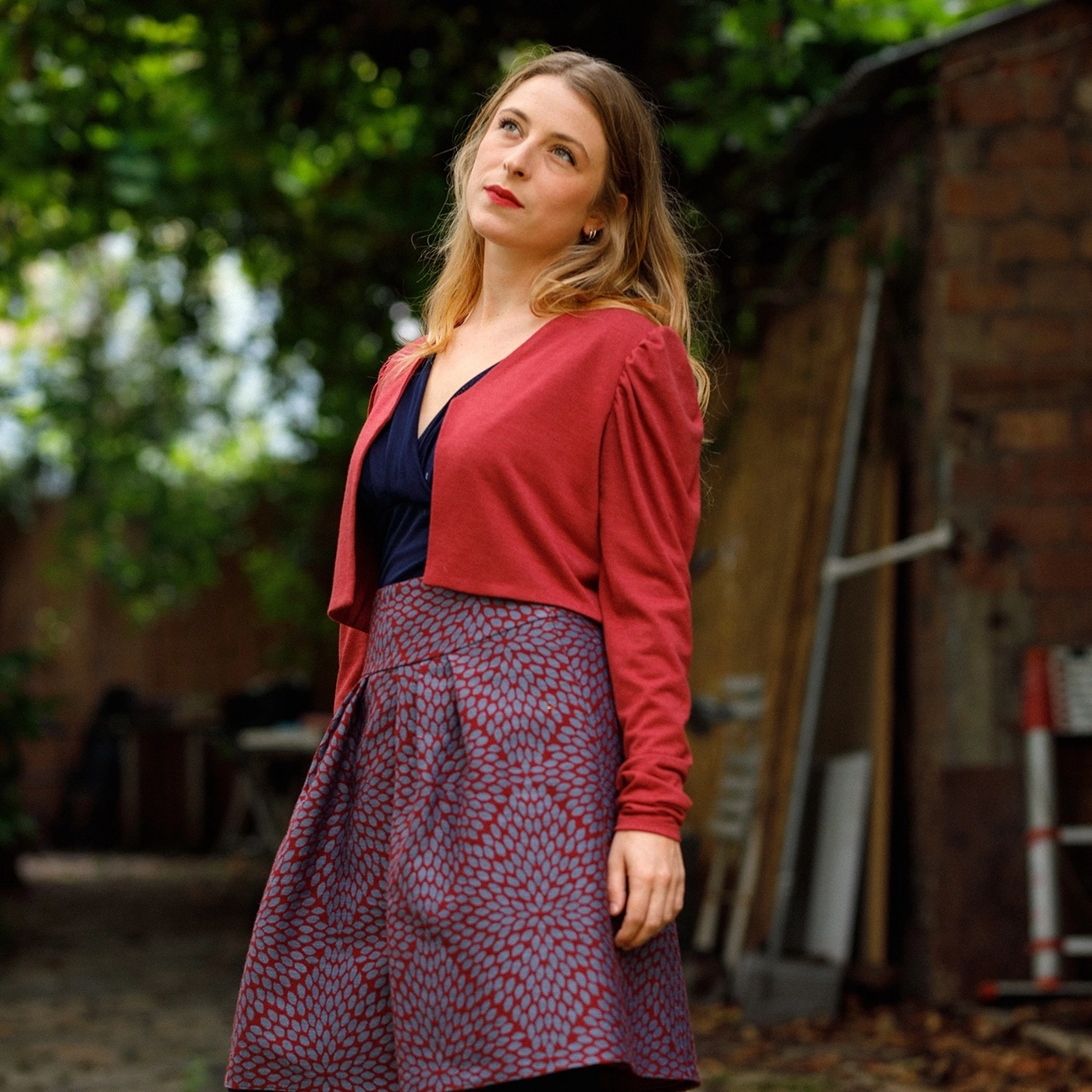 Jupe avec une ceinture large en tissus de une très belle qualité de jacquard