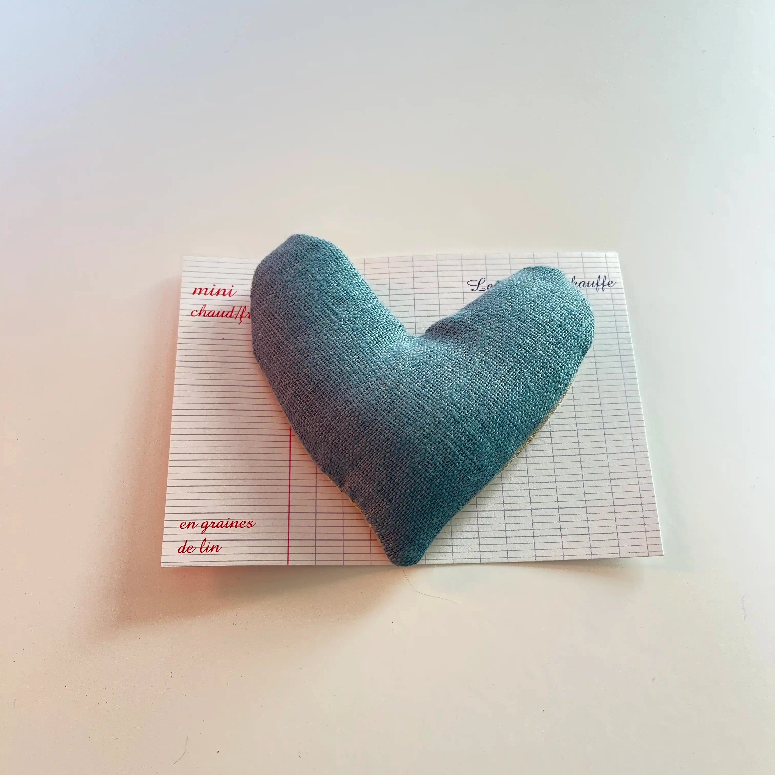 Mini coeur chaud / froid en lin garni de graines de lin, petite bouillotte ou poche de froid selon l’utilisation