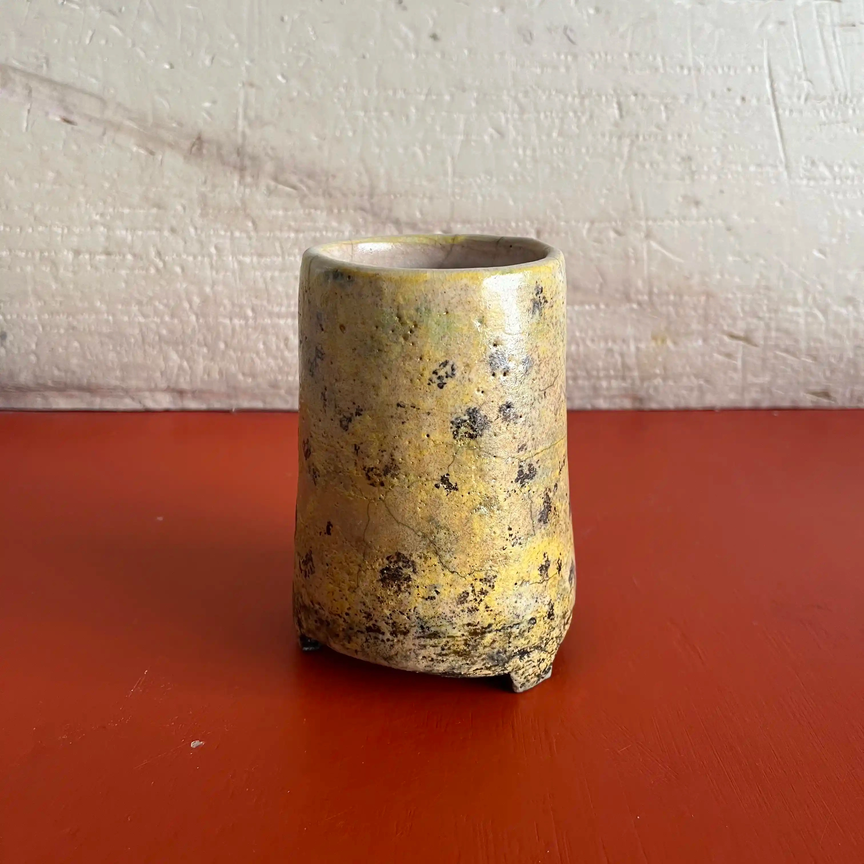Petit vase raku en grès chamotté