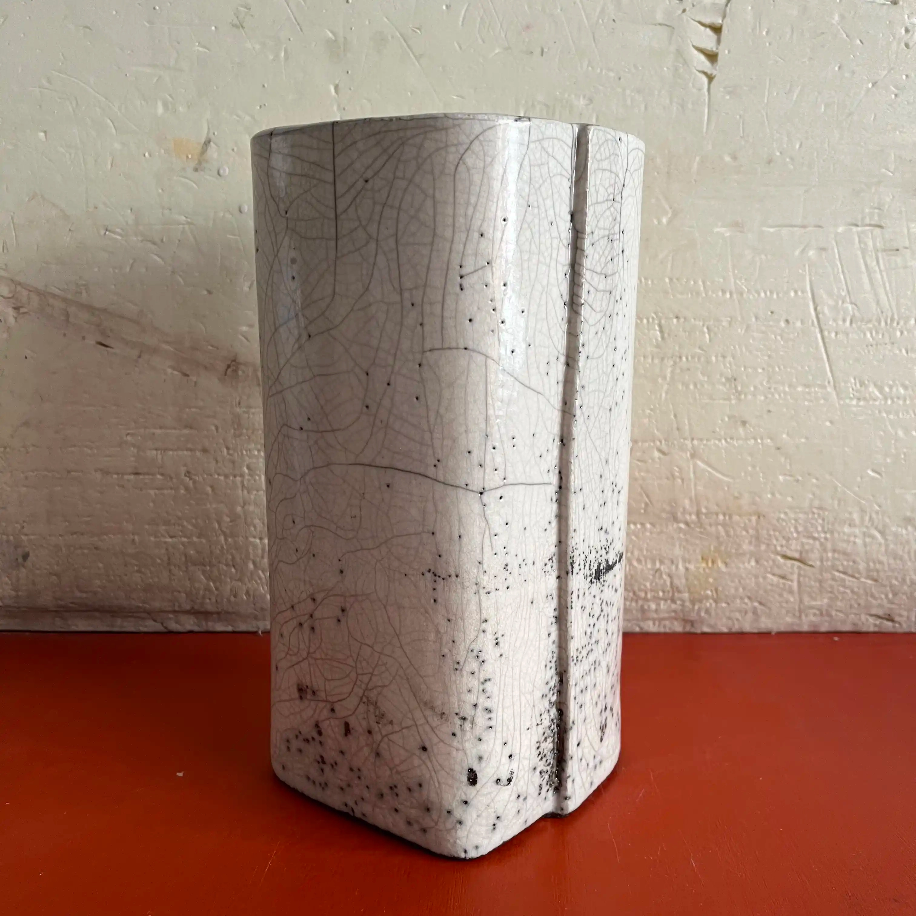 Vase raku en grès chamotté