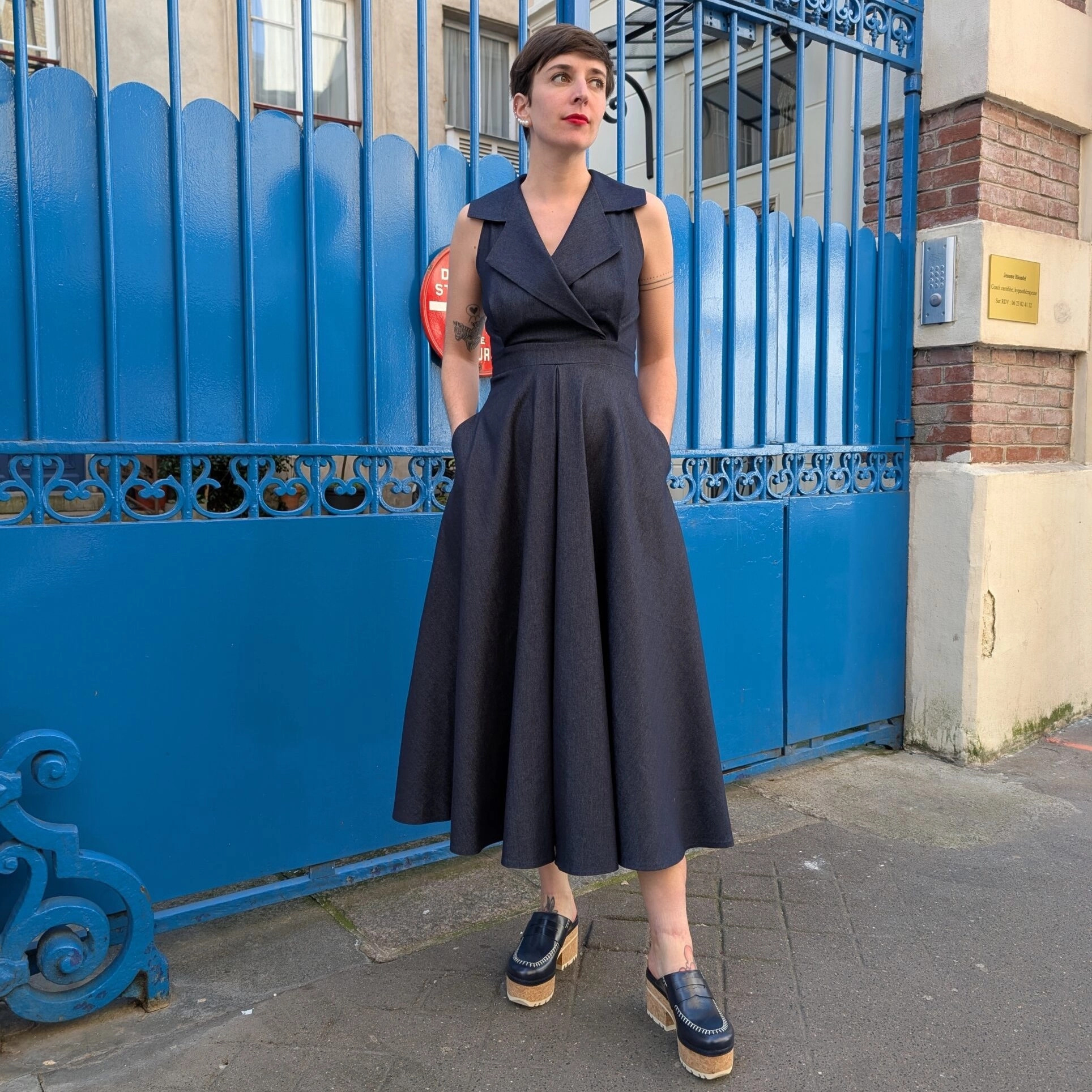 La robe hyper féminine, qui fait une silhouette d’enfer tout en restant très confortable, en jean
