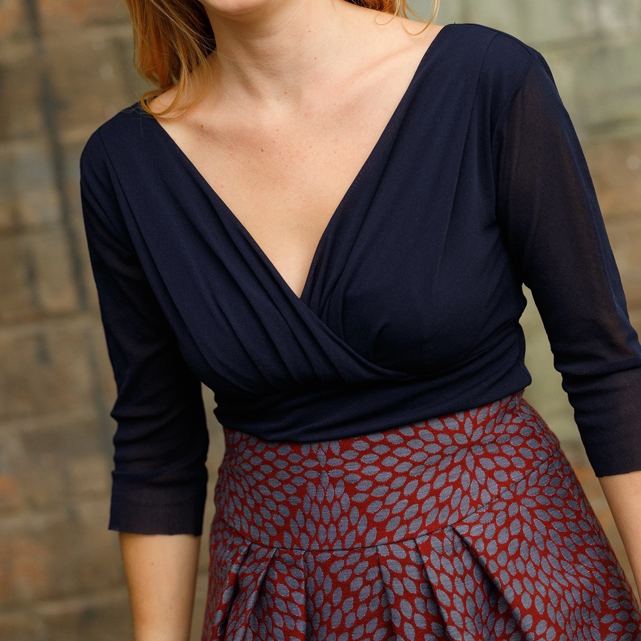 Le Top Noëmie en version bleu marine à manches 3/4, le buste doublé avec une viscose opaque