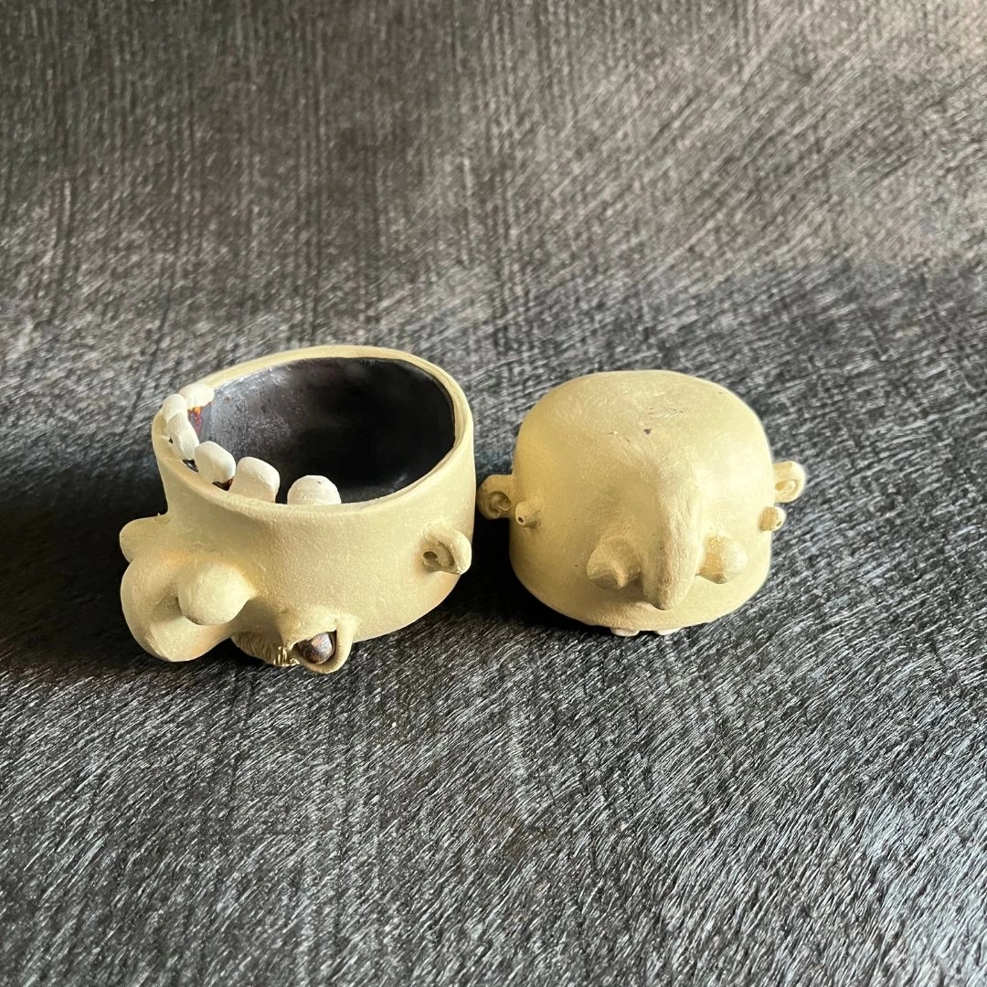 Tasses figuratives modelées à la main en céramique de haute température