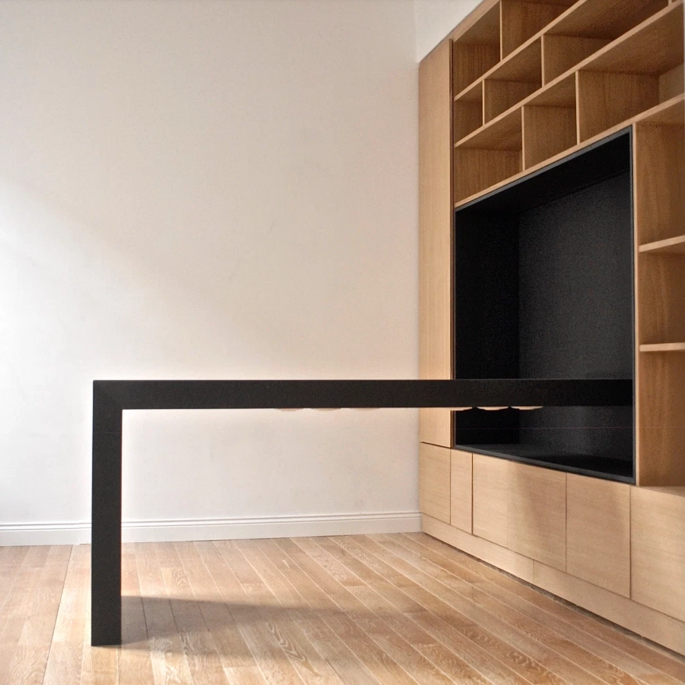 Charles Meubles d'O. Réalisateur-monteur, création de meubles sur-mesure, Charles réalise des aménagements haut de gamme à Paris, alliant esthétique, précision et souci du détail, selon un client satisfait.